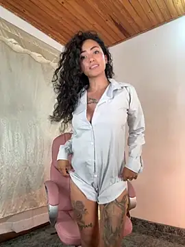 Snapshot of paula_brunette chatting on November 19, 4:01 am paula brunette online show from November 19, 4:01 am