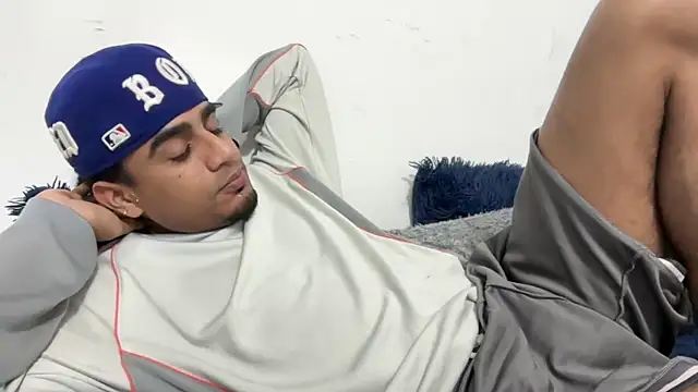 dominic brandd23 online show from September 26, 7:23 am