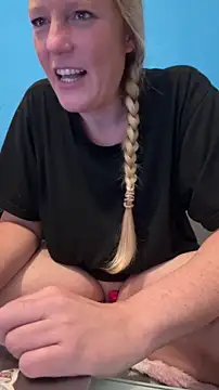 MoniqueLaFee online show from July 23, 7:28 am