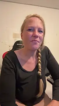 MoniqueLaFee online show from July 27, 2:40 am