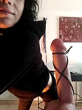 freyamoret online show from December 4, 8:45 am