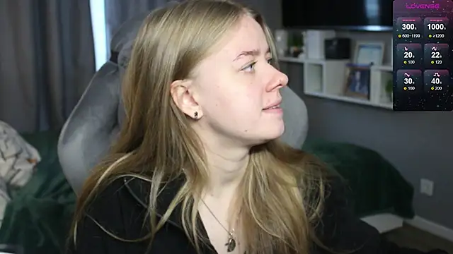 Snapshot of candy_maggie chatting on December 5, 10:44 am candy maggie online show from December 5, 10:44 am