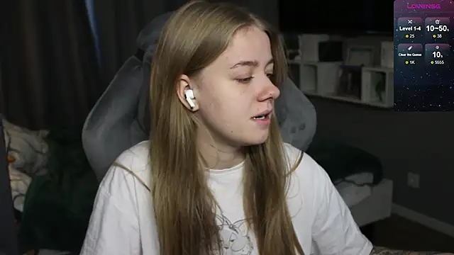 Snapshot of candy_maggie chatting on December 6, 12:49 pm candy maggie online show from December 6, 12:49 pm