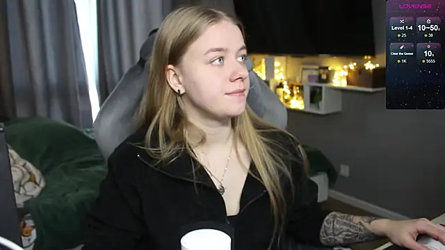 Snapshot of candy_maggie chatting on December 20, 11:10 am candy maggie online show from December 20, 11:10 am
