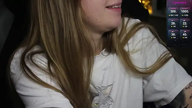 Snapshot of candy_maggie chatting on December 25, 1:30 pm candy maggie online show from December 25, 1:30 pm