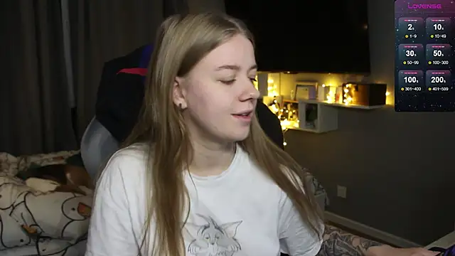 Snapshot of candy_maggie chatting on December 26, 2:16 pm candy maggie online show from December 26, 2:16 pm