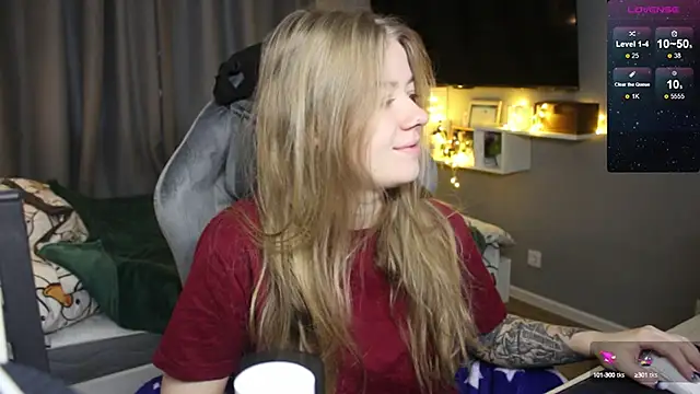 Snapshot of candy_maggie chatting on December 28, 9:09 am candy maggie online show from December 28, 9:09 am