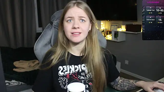 Snapshot of candy_maggie chatting on January 6, 4:34 pm candy maggie online show from January 6, 4:34 pm