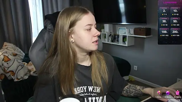 Snapshot of candy_maggie chatting on January 17, 9:39 am candy maggie online show from January 17, 9:39 am
