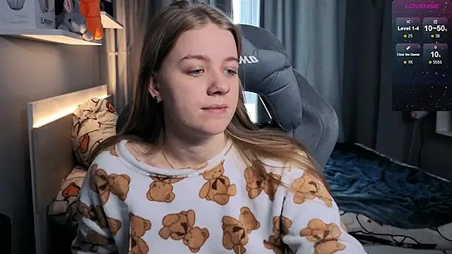 Snapshot of candy_maggie chatting on February 25, 1:17 pm candy maggie online show from February 25, 1:17 pm