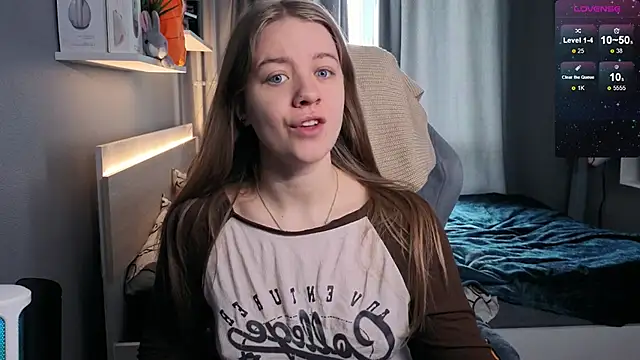 Snapshot of candy_maggie chatting on March 21, 8:50 am candy maggie online show from March 21, 8:50 am