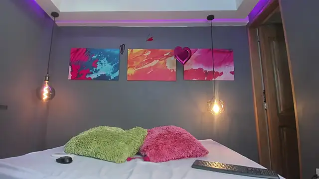 summer lee  online show from December 28, 9:30 pm