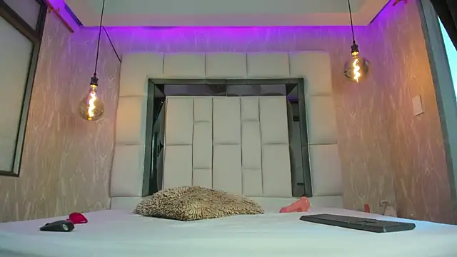 summer lee  online show from February 26, 9:27 pm