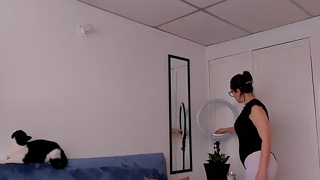 cuddlingbunny online show from June 14, 7:49 pm