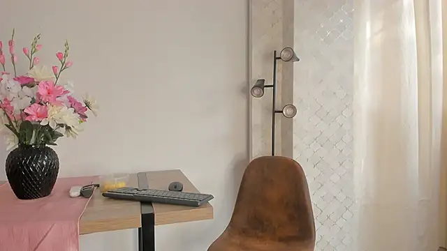 DaraBeckett online show from September 13, 12:05 pm