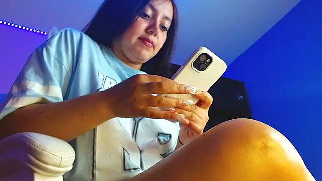 Isa-Jones online show from December 5, 2:09 am