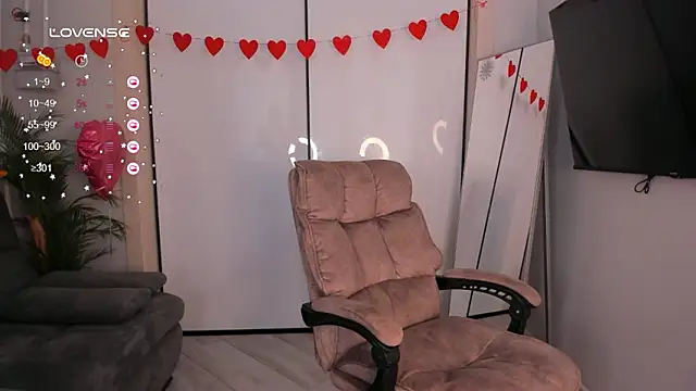 Snapshot of helen_ramsay chatting on March 13, 3:07 pm helen ramsay online show from March 13, 3:07 pm