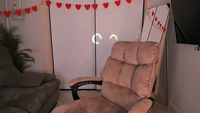 Snapshot of helen_ramsay chatting on March 18, 3:15 pm helen ramsay online show from March 18, 3:15 pm