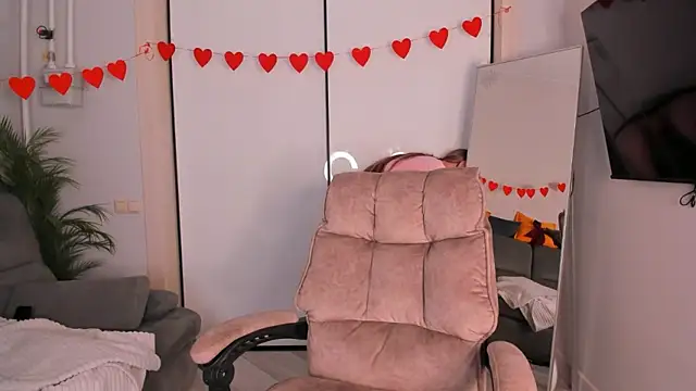 Snapshot of helen_ramsay chatting on March 26, 3:06 pm helen ramsay online show from March 26, 3:06 pm