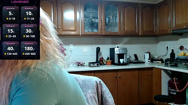 Snapshot of JennaDeluxe chatting on February 15, 6:32 am JennaDeluxe online show from February 15, 6:32 am