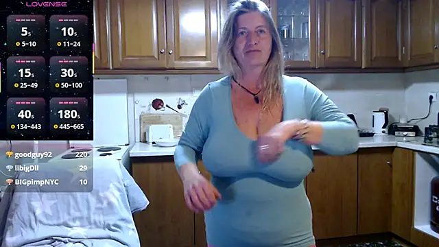 Snapshot of JennaDeluxe chatting on February 15, 7:51 am JennaDeluxe online show from February 15, 7:51 am