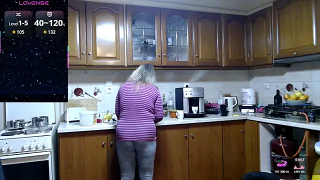 Snapshot of JennaDeluxe chatting on February 18, 6:37 pm JennaDeluxe online show from February 18, 6:37 pm