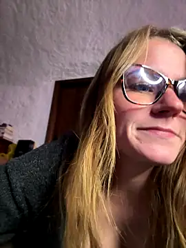 selenaluvv online show from December 14, 4:23 pm