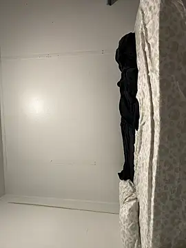 Snapshot of Edw95S chatting on February 21, 7:53 am Edw95S online show from February 21, 7:53 am