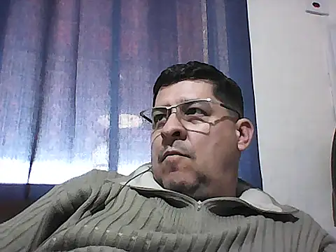 Snapshot of karatecobrakay2012 chatting on July 2, 10:43 am karatecobrakay2012 online show from July 2, 10:43 am