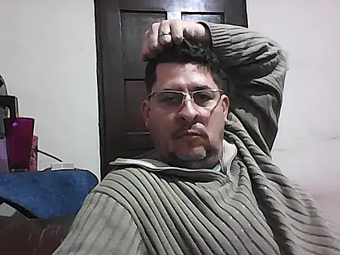 Snapshot of karatecobrakay2012 chatting on July 6, 11:07 am karatecobrakay2012 online show from July 6, 11:07 am