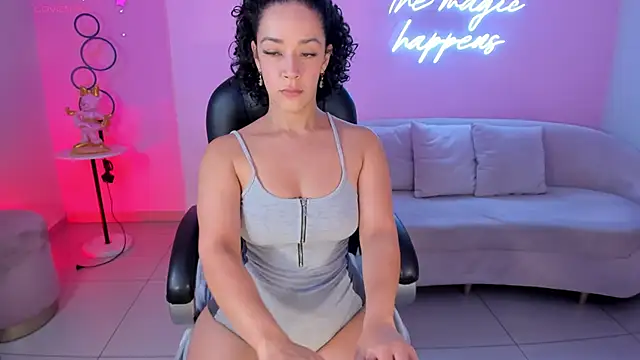 Snapshot of AlessaRomero chatting on February 4, 10:24 pm AlessaRomero online show from February 4, 10:24 pm