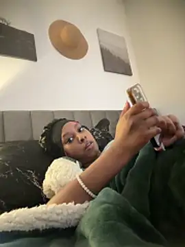 Your Paris online show from February 6, 3:26 pm