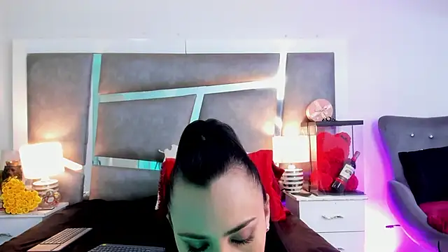 Evangeline Taylorr online show from January 29, 1:17 pm