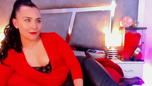 Evangeline Taylorr online show from February 7, 7:06 pm