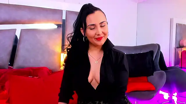 Evangeline Taylorr online show from February 28, 8:07 pm