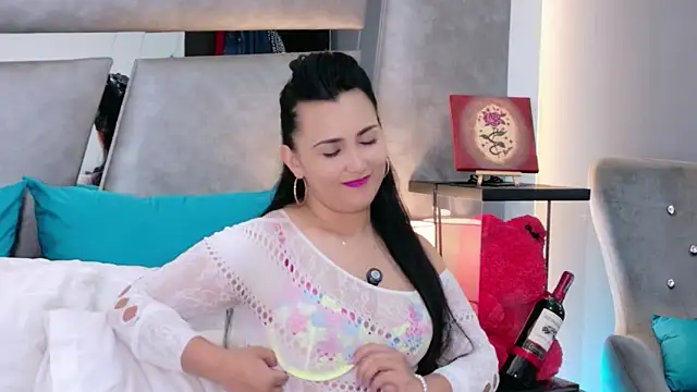 Evangeline Taylorr online show from February 27, 7:25 pm