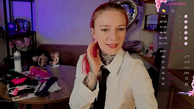 Snapshot of Roxy_____ chatting on October 19, 9:15 pm Roxy online show from October 19, 9:15 pm