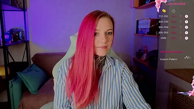 Snapshot of Roxy_____ chatting on October 25, 8:58 pm Roxy online show from October 25, 8:58 pm