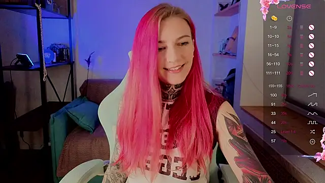 Snapshot of Roxy_____ chatting on November 11, 6:24 am Roxy online show from November 11, 6:24 am