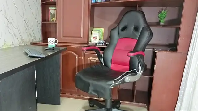 MissEscarleth online show from September 24, 2:37 am