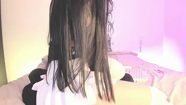 Snapshot of annie_gh chatting on June 14, 1:46 pm annie gh online show from June 14, 1:46 pm