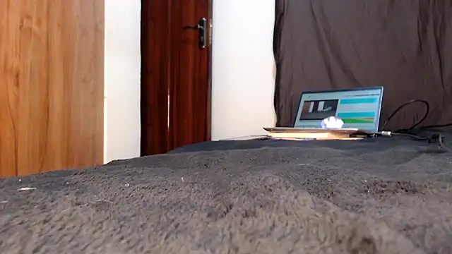 Snapshot of wetpussy_ebony chatting on June 9, 7:31 am wetpussy ebony online show from June 9, 7:31 am