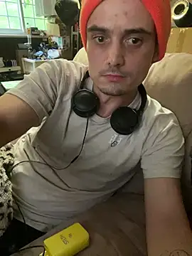 Snapshot of JustTylerr chatting on June 21, 11:46 am JustTylerr online show from June 21, 11:46 am
