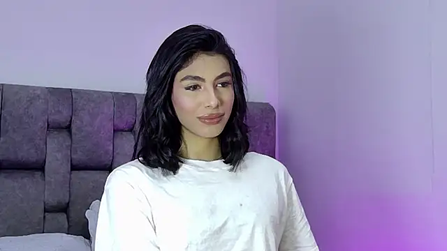 Snapshot of IsabelleFoxx_ chatting on December 6, 7:54 am IsabelleFoxx online show from December 6, 7:54 am