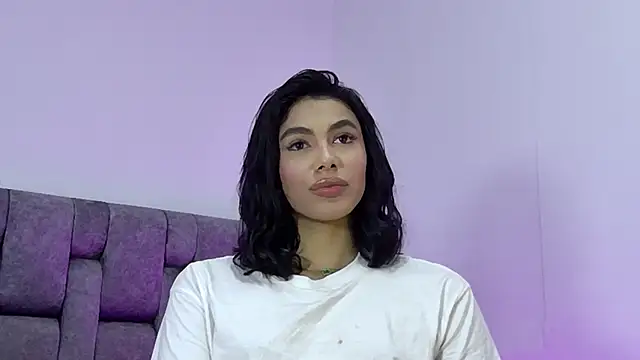 Snapshot of IsabelleFoxx_ chatting on December 6, 11:00 am IsabelleFoxx online show from December 6, 11:00 am