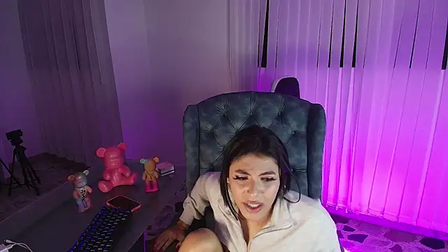 Snapshot of IsabelleFoxx_ chatting on January 5, 10:10 am IsabelleFoxx online show from January 5, 10:10 am