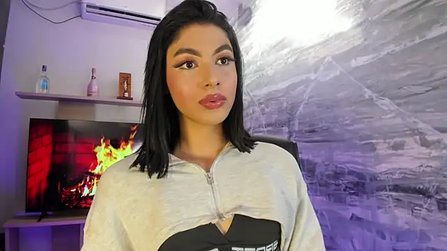 Snapshot of IsabelleFoxx_ chatting on January 11, 5:20 am IsabelleFoxx online show from January 11, 5:20 am