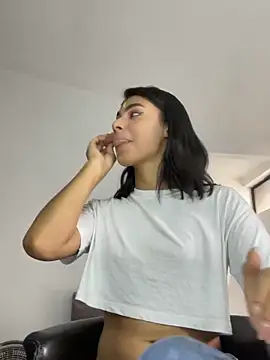 Snapshot of IsabelleFoxx_ chatting on March 10, 1:10 pm IsabelleFoxx online show from March 10, 1:10 pm