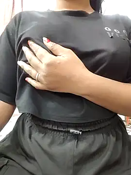 Snapshot of MohiniHott chatting on December 4, 6:34 am MohiniHott online show from December 4, 6:34 am