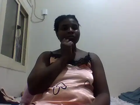 Snapshot of queenzuena chatting on April 29, 9:43 pm queenzuena online show from April 29, 9:43 pm